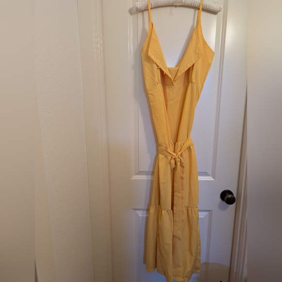 NIB Tiered Yellow Maxi Dress With Tie &  Functional Buttons & Invisible Side Zip - Picture 3 of 11